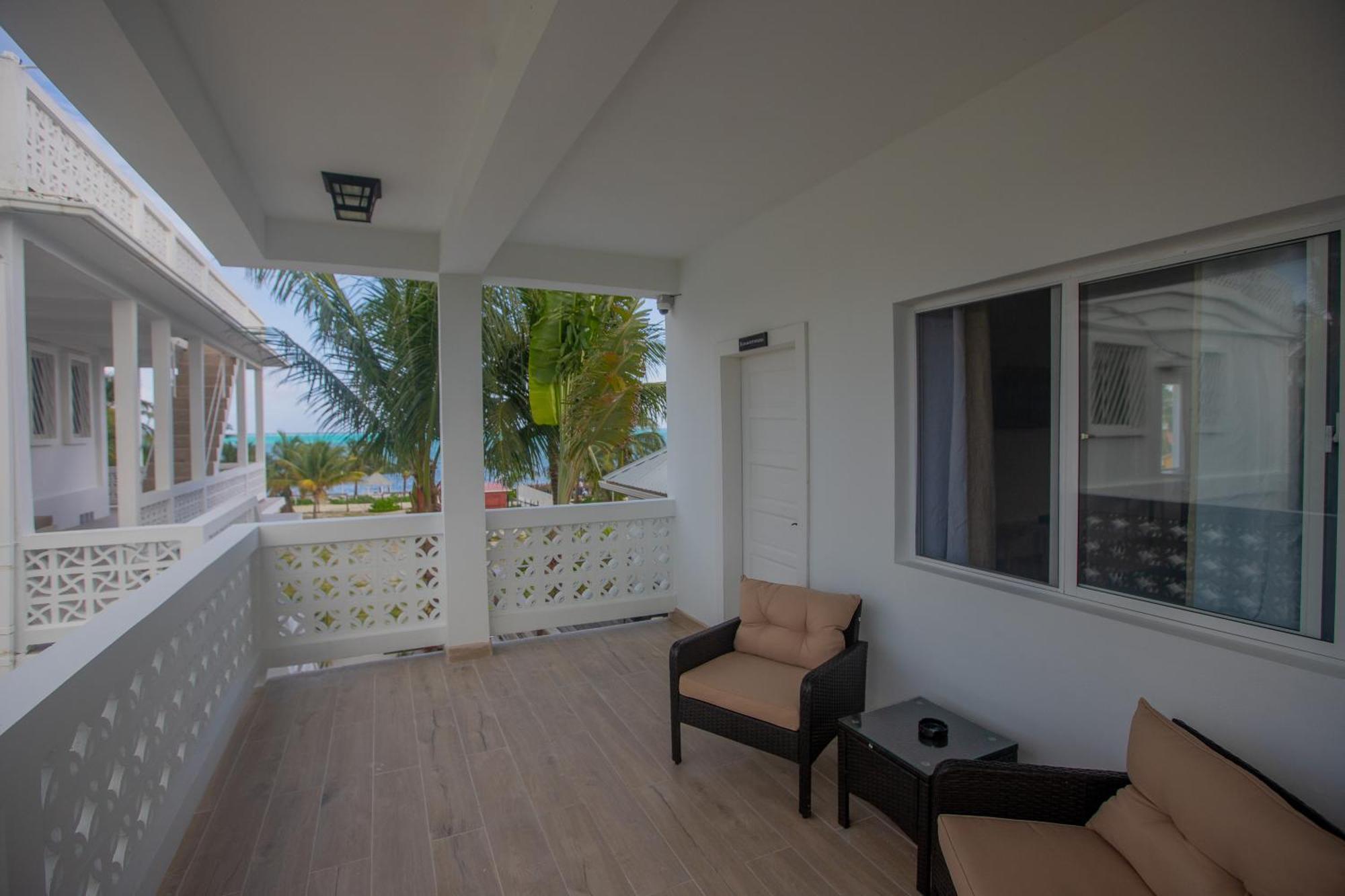 Treetops Hotel Caye Caulker Exterior foto